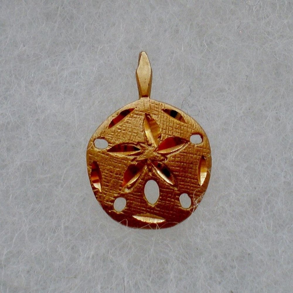 Designer Michael Anthony 14K Yellow Gold Diamond Cut Sand Dollar Pendant Charm